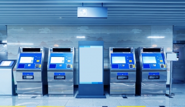 室內(nèi)廣告機與戶外廣告機的差異解析